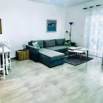 The Place 2, Qerret 아파트