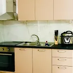 아파트 The Place 2, Qerret 골렘