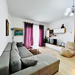 The Place 2, Qerret 아파트 골렘