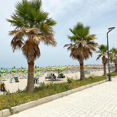 דירה The Place 2, Qerret גולם