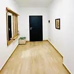 The Place 2, Qerret * Golem (Tirana)