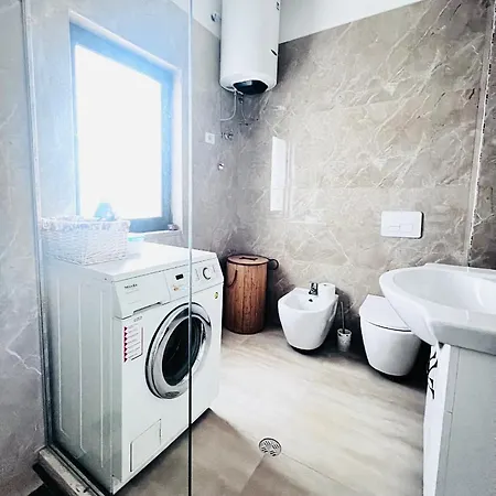 The Place 2, Qerret *