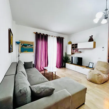 The Place 2, Qerret Apartamento Golem (Tirana)