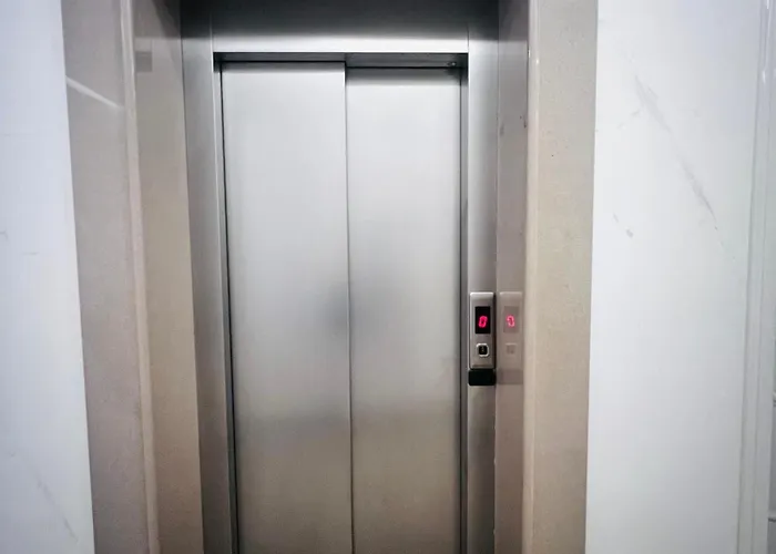 The Place 2, Qerret アパート *